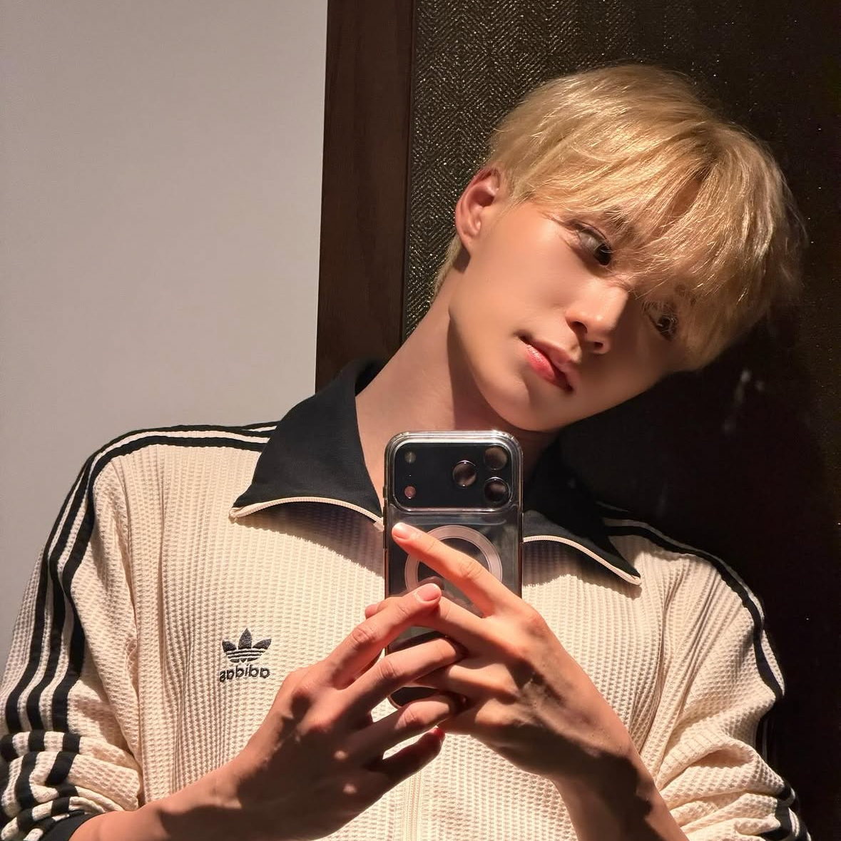 Behind-the-scenes cut of Kim Junseo (ALPHA DRIVE ONE)