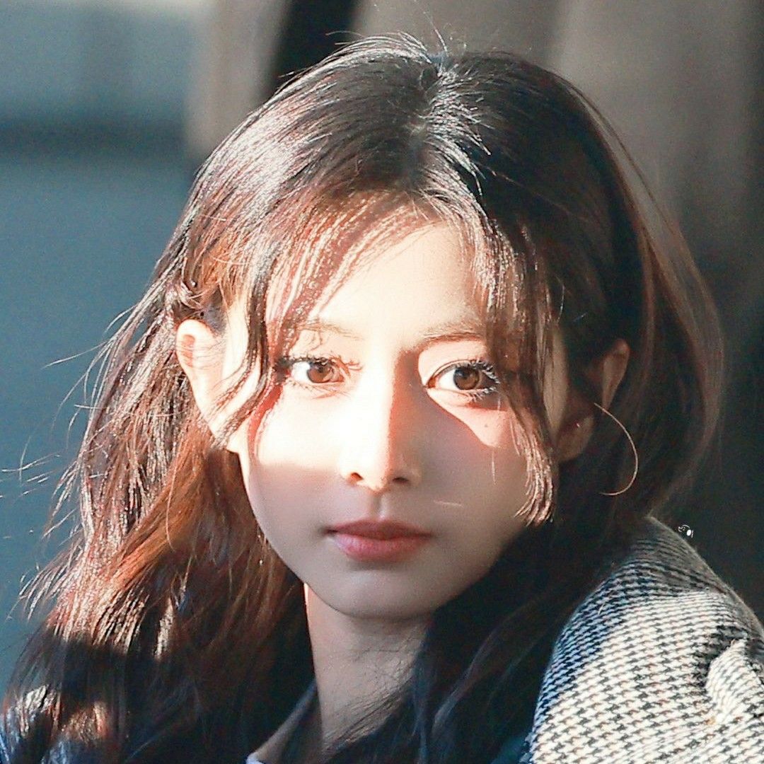 Foto aktivitas terbaru Tzuyu (TWICE)