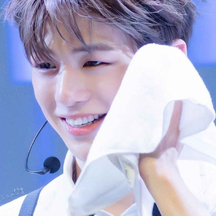 강다니엘 최근 활동샷