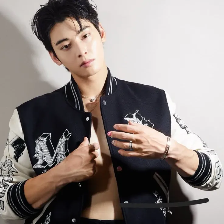 Latest photo of Eunwoo (ASTRO)