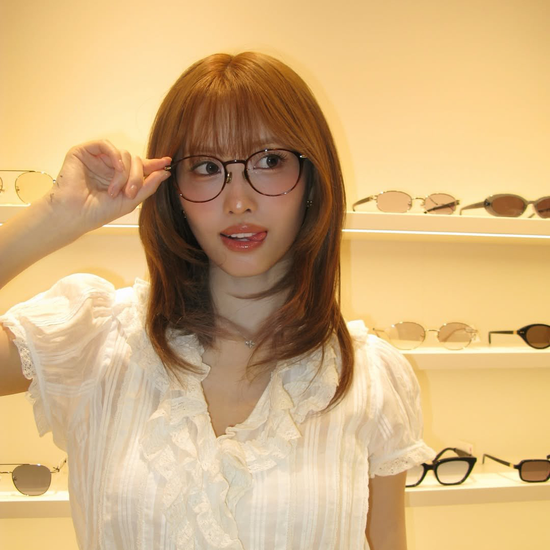 Foto aktivitas terbaru Momo (TWICE)