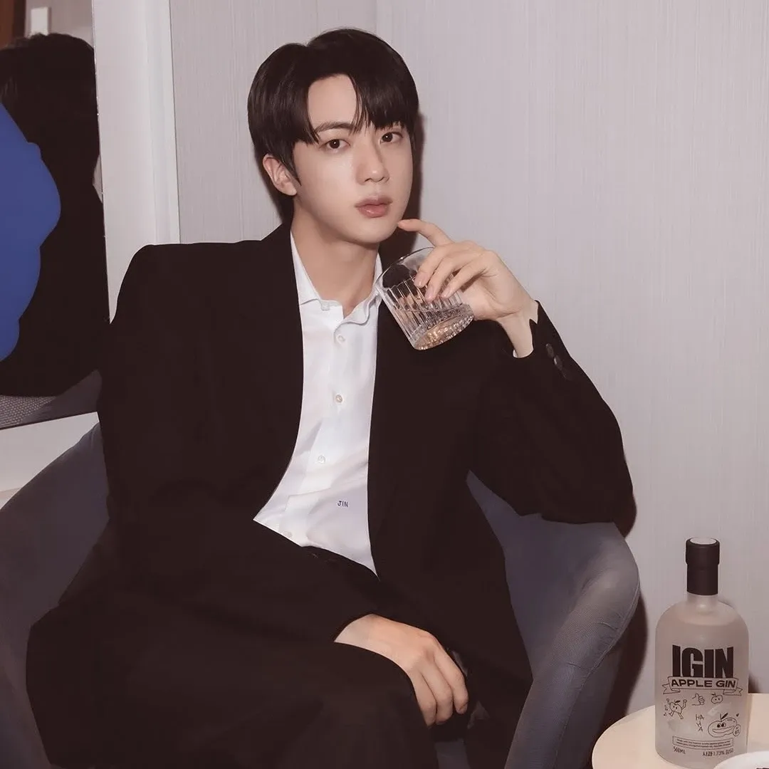 Momen yang diabadikan oleh penggemar Jin (BTS)