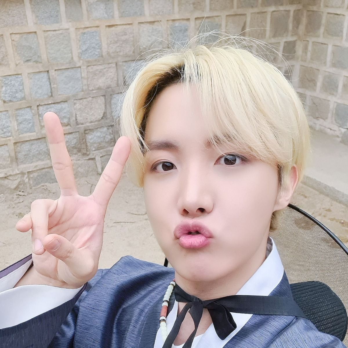 J-hope (防彈少年團)的最新活動照片