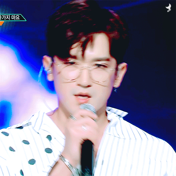 A moment captured by SHINHWA's fan