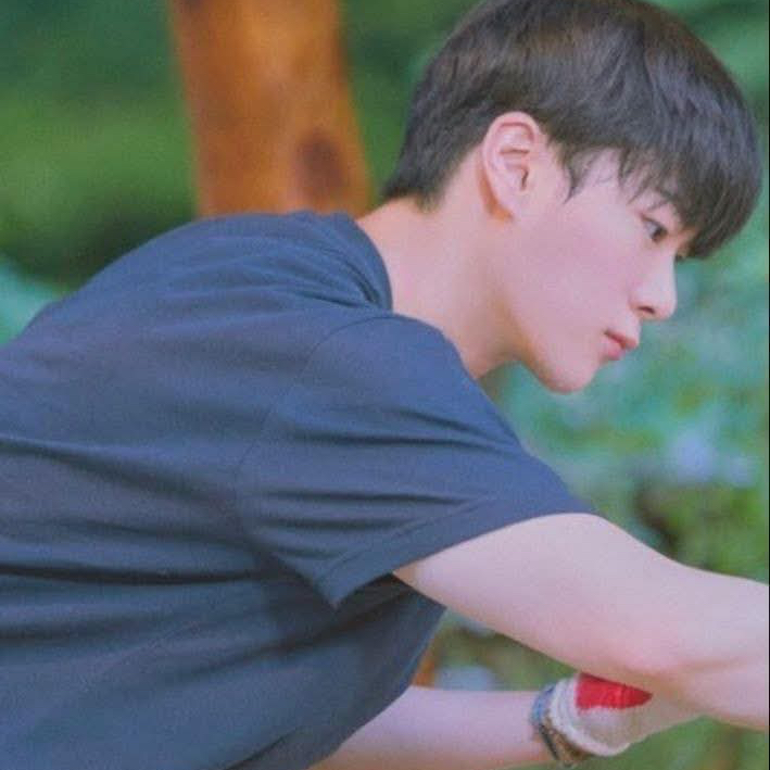 Behind-the-scenes cut of Moonbin (ASTRO)