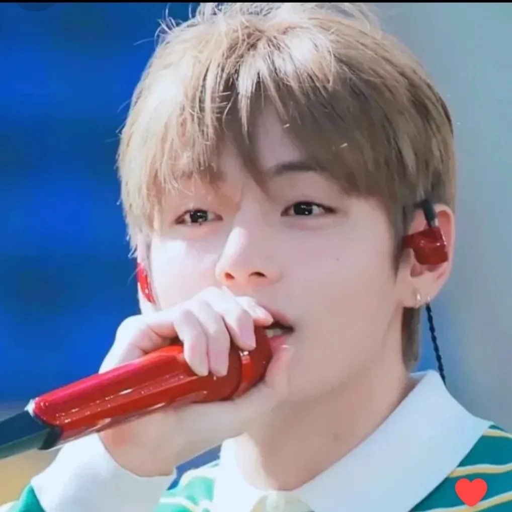 뷔 (방탄소년단)의 비하인드 컷