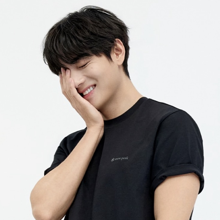 Behind-the-scenes cut of V (BTS)
