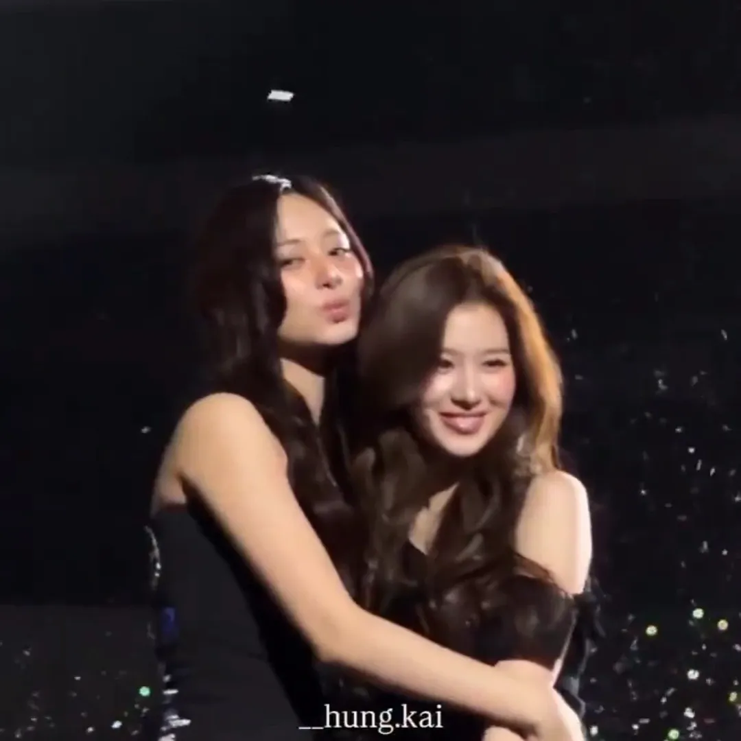 Foto aktivitas terbaru Tzuyu (TWICE)