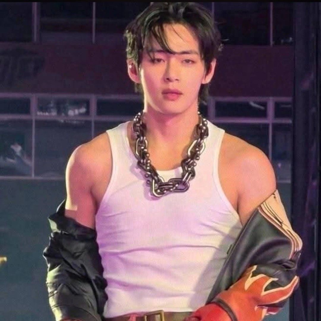 뷔 (방탄소년단)의 최신 사진
