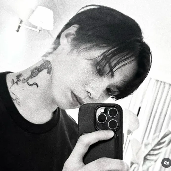 A moment captured by Rocky's fan