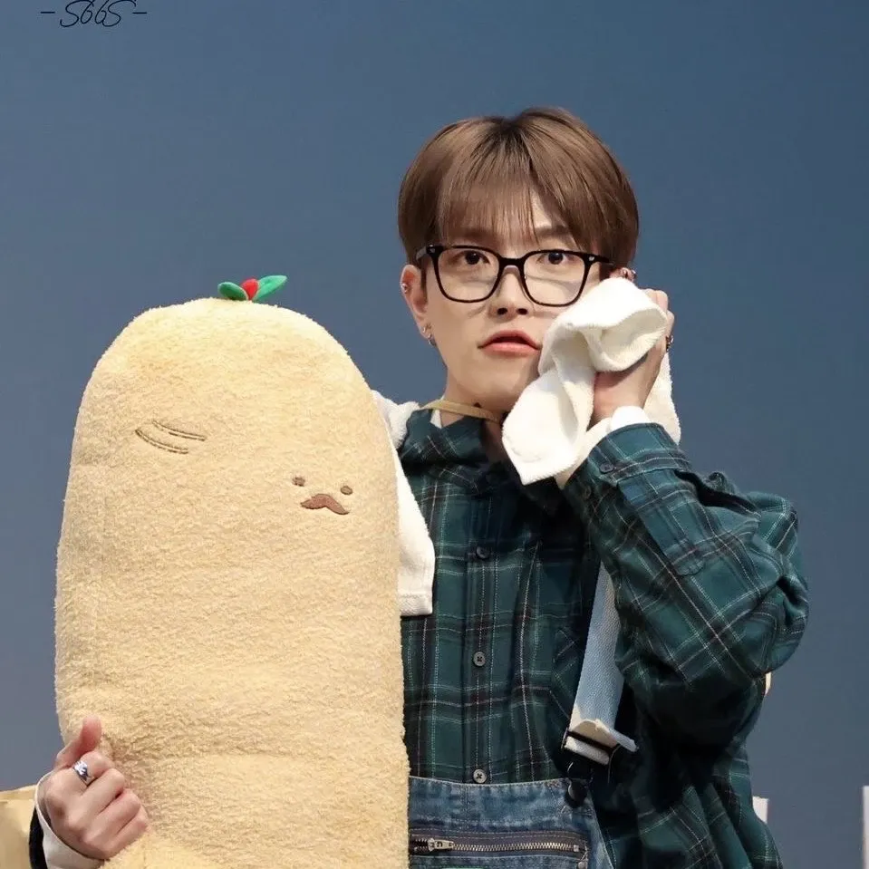 A moment captured by Hongjoong (ATEEZ)'s fan