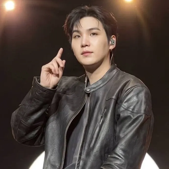 Foto terbaru SUGA (BTS)