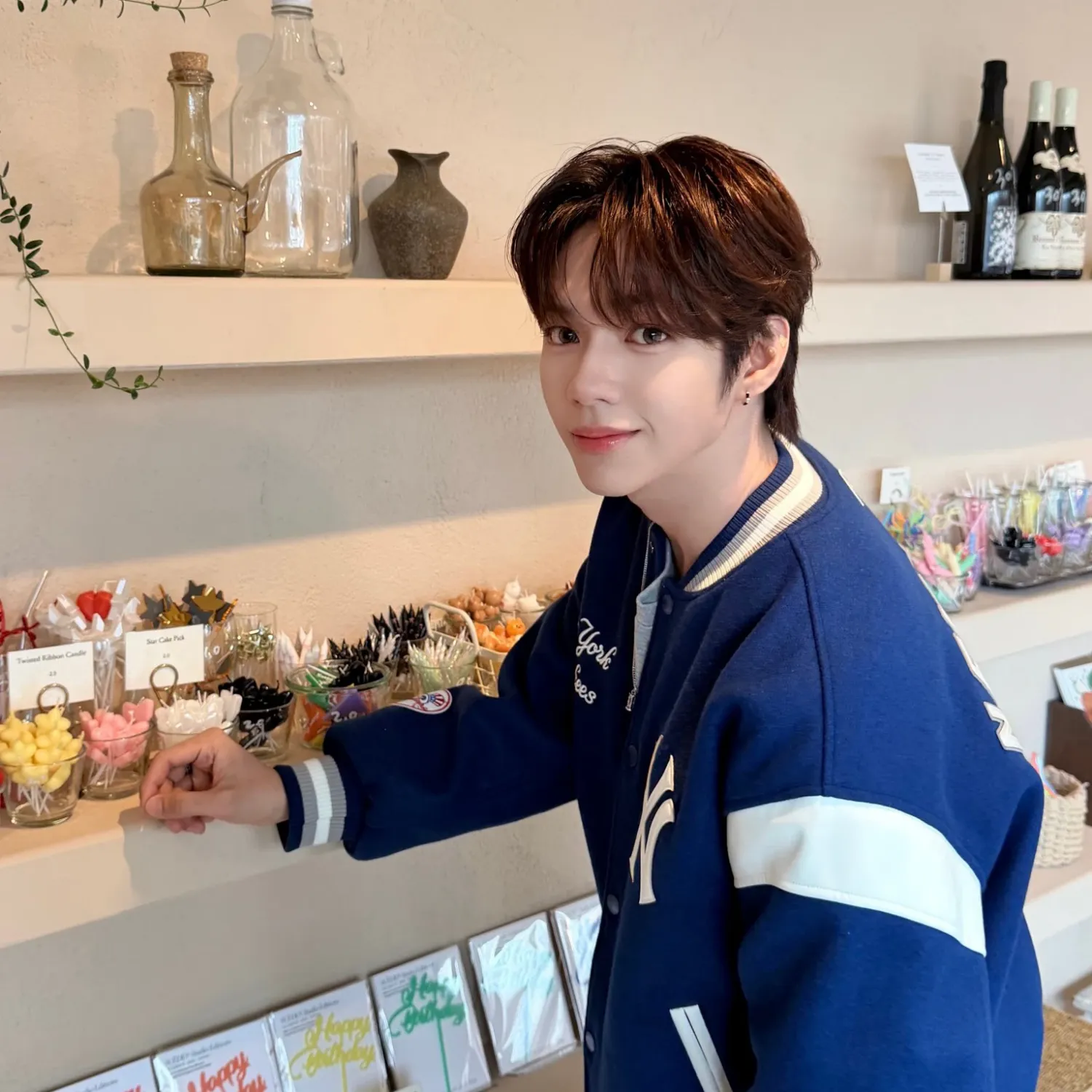 Behind-the-scenes cut of JL (AHOF)