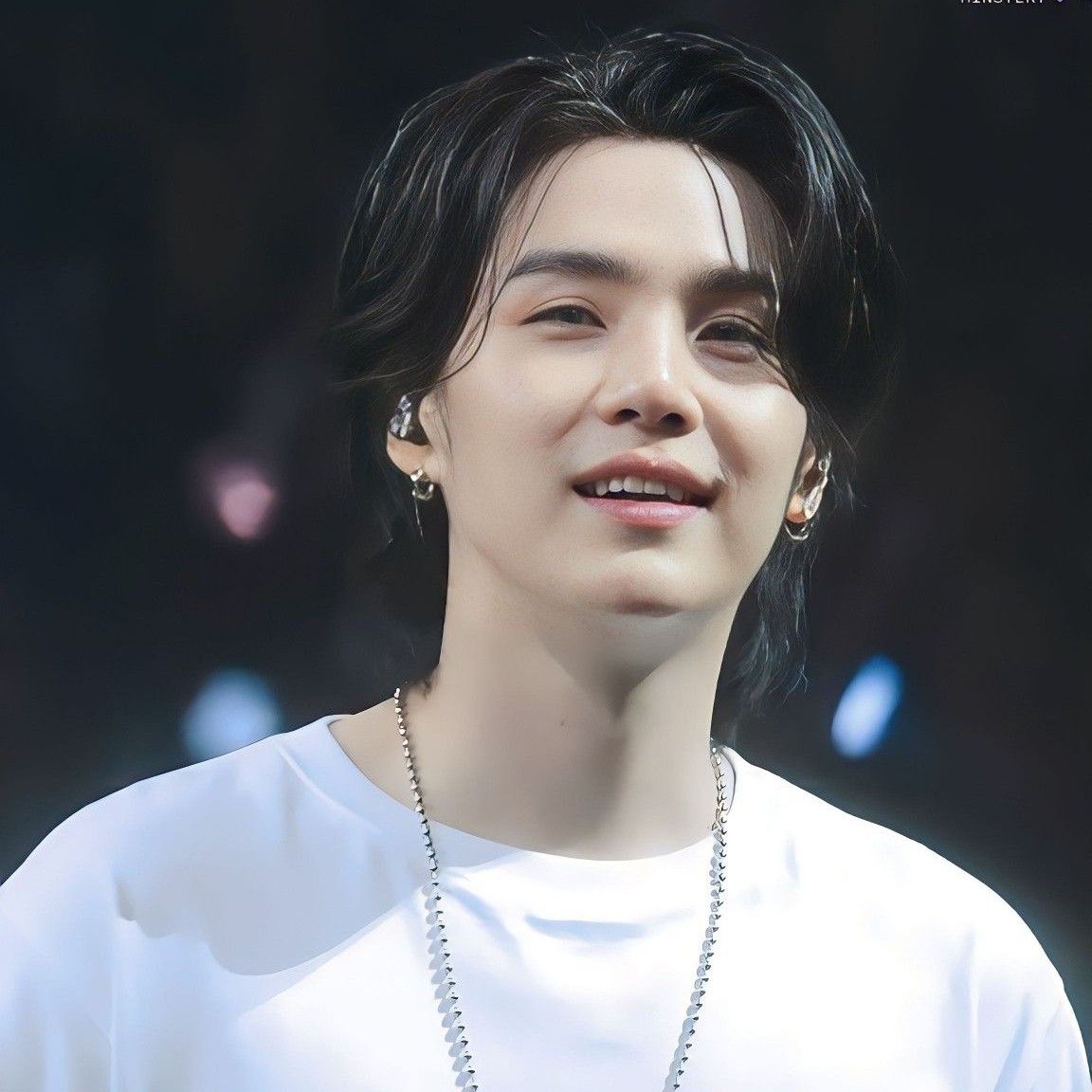 Foto aktivitas terbaru SUGA (BTS)