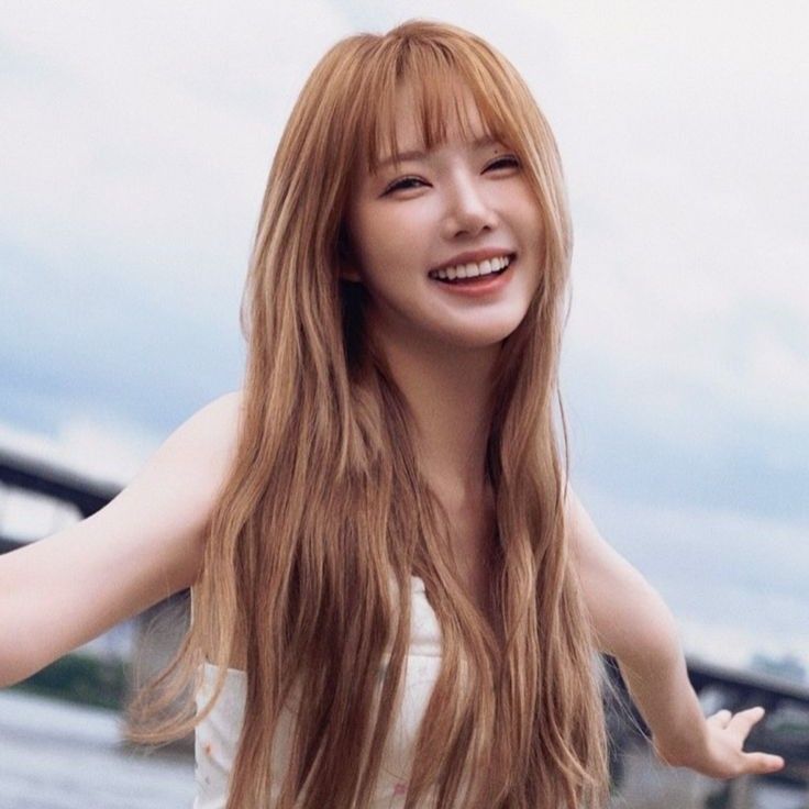 藝琳 (GFRIEND)的最新活動照片