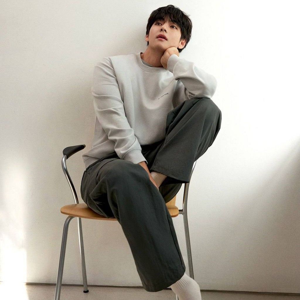 Latest photo of V (BTS)