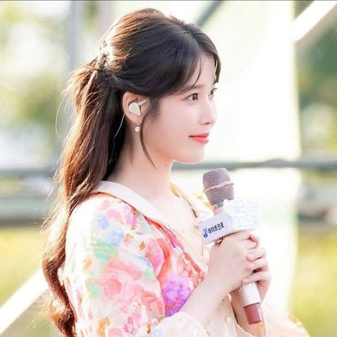 아이유 최근 활동샷