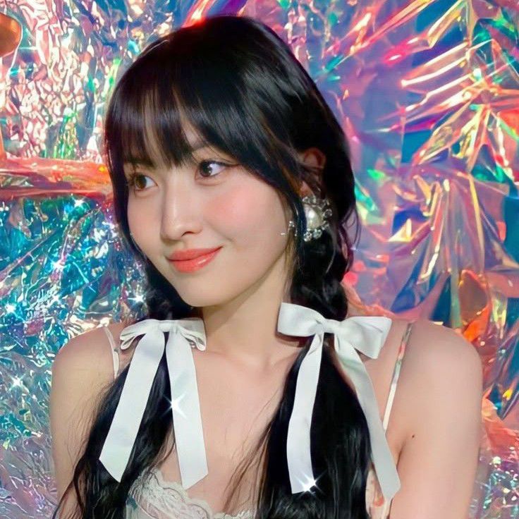 Foto terbaru Momo (TWICE)