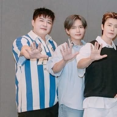 Today's hottest K-pop community feed