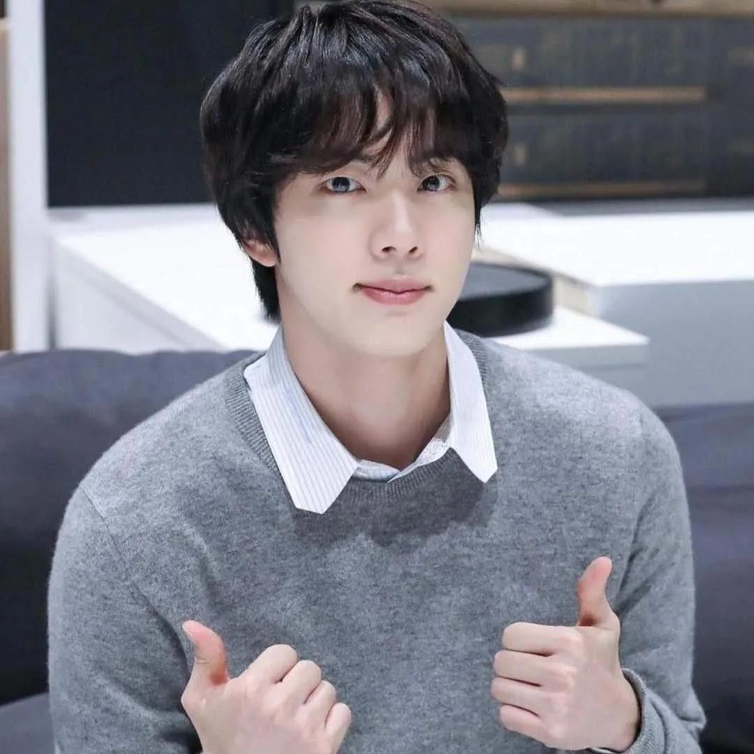 Momen yang diabadikan oleh penggemar Jin (BTS)