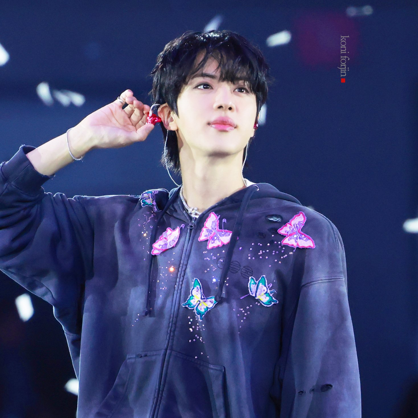 Momen yang diabadikan oleh penggemar Jin (BTS)