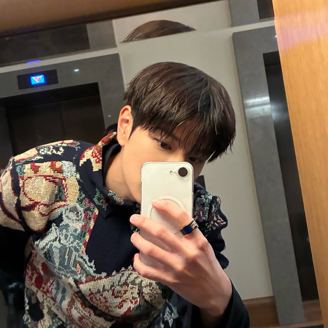 Behind-the-scenes cut of Stray Kids