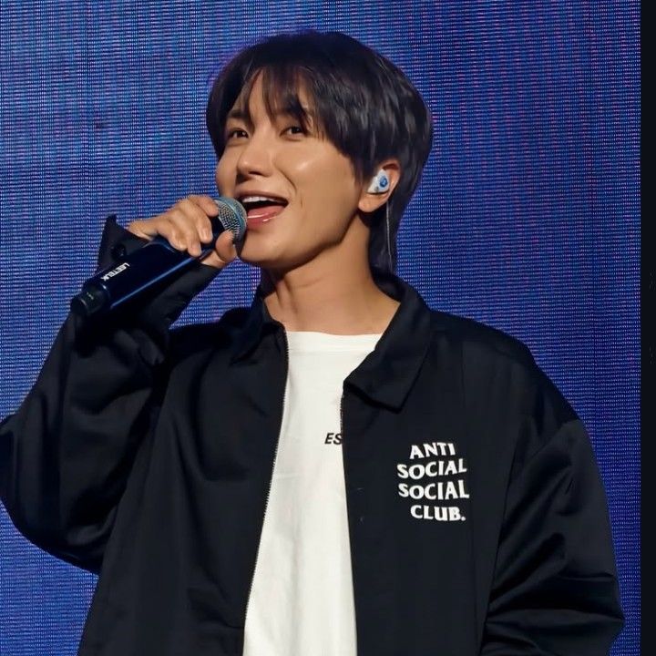 Latest photo of Leeteuk (Super Junior)