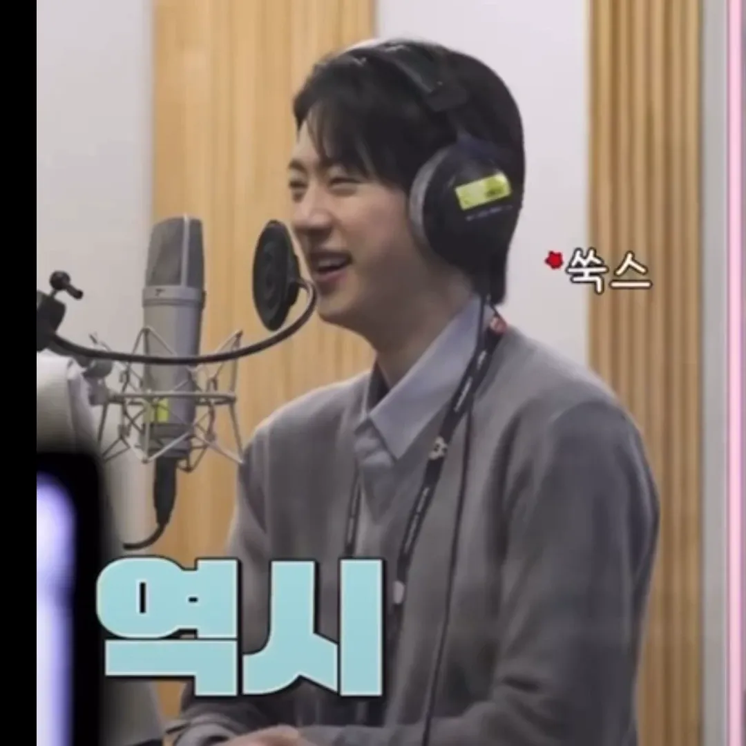 Momen yang diabadikan oleh penggemar Jin (BTS)