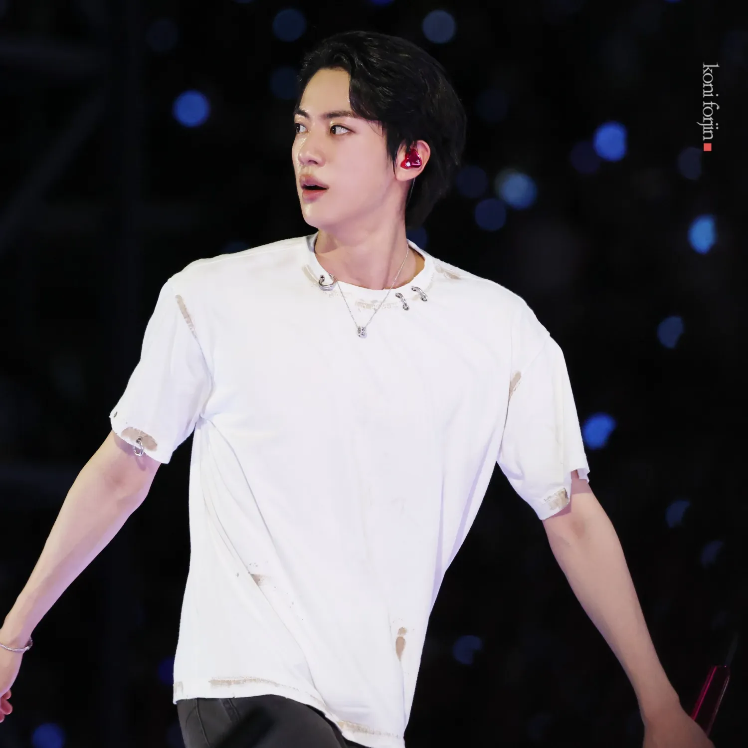 Foto aktivitas terbaru Jin (BTS)