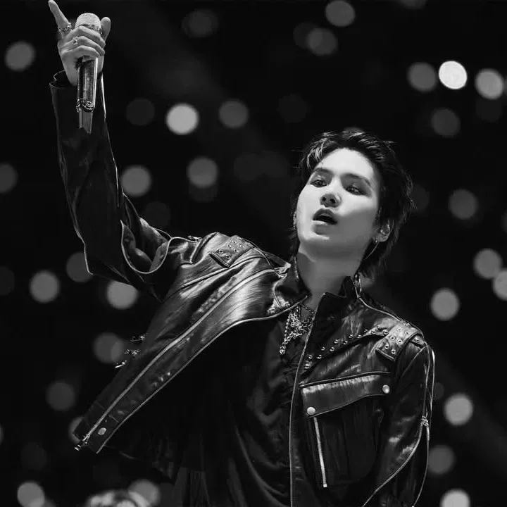 Foto aktivitas terbaru SUGA (BTS)