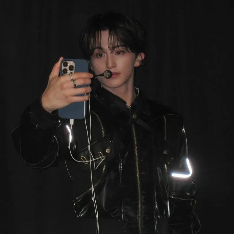 Behind-the-scenes cut of Mark