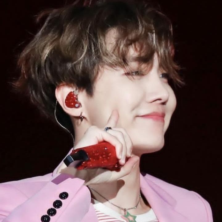 Foto aktivitas terbaru j-hope (BTS)