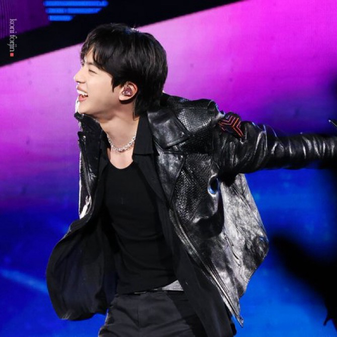 진 (방탄소년단)의 최신 사진
