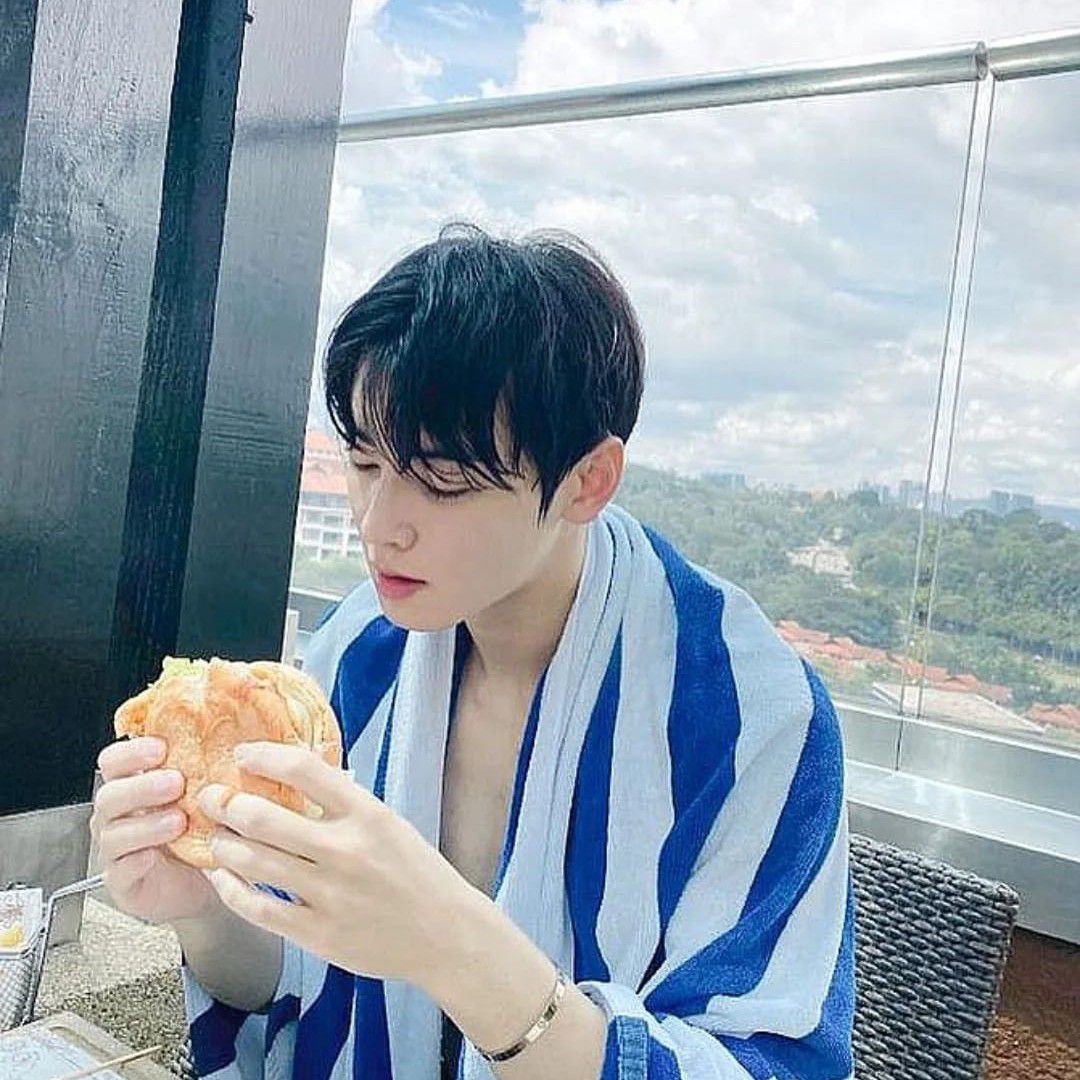 Latest photo of Eunwoo (ASTRO)