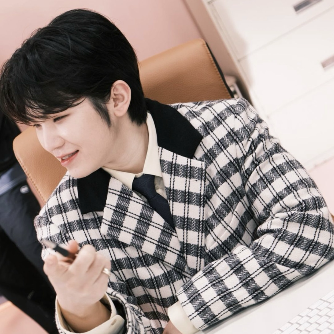 A moment captured by Woozi (SEVENTEEN)'s fan