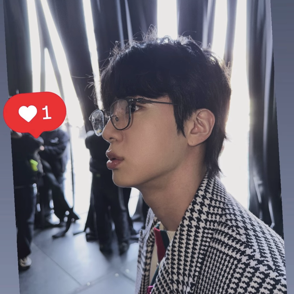 Foto aktivitas terbaru Jin (BTS)