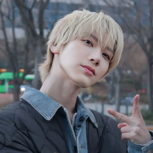 텐 (WayV)의 매력을 담은 최애돌 대표 사진