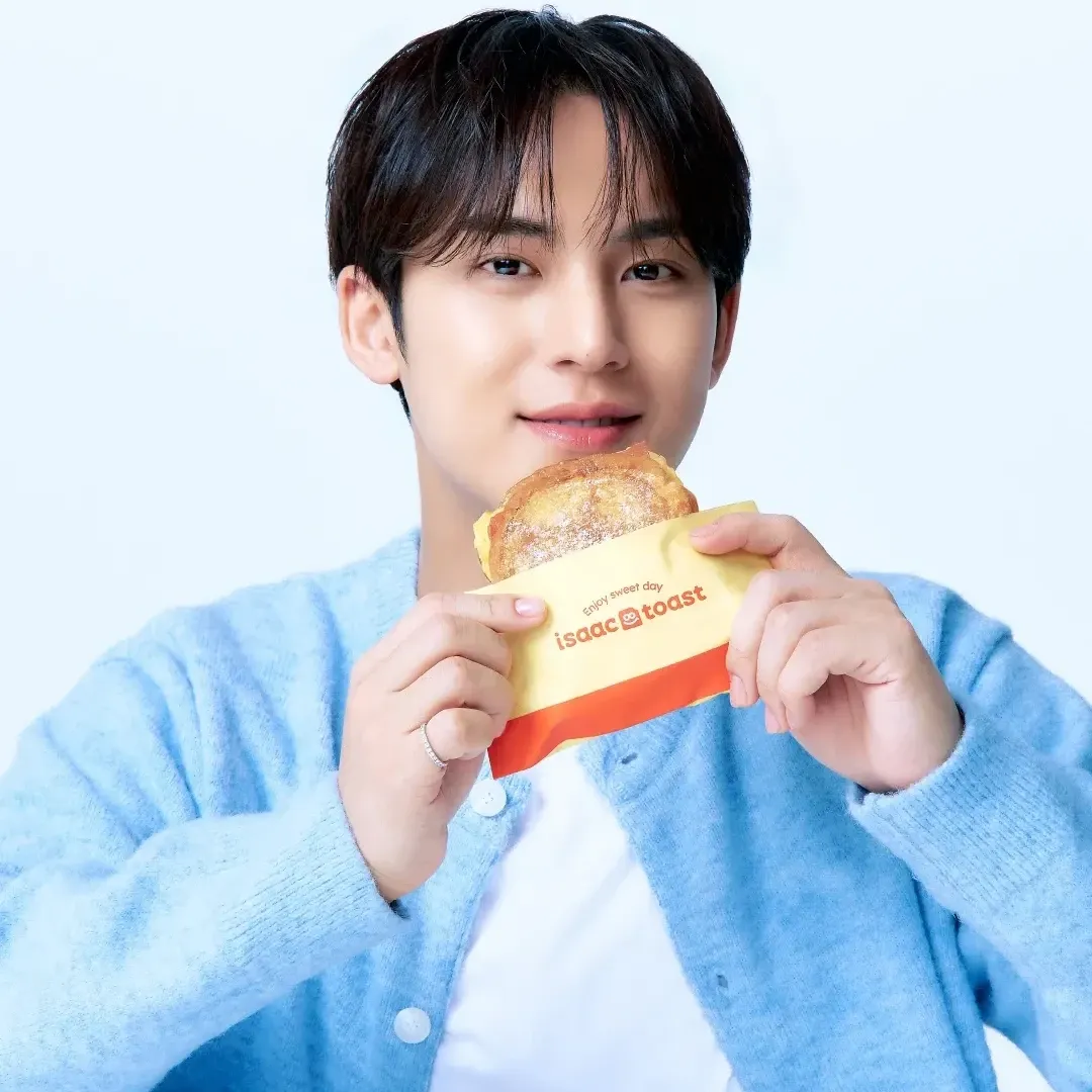 A moment captured by Mingyu (SEVENTEEN)'s fan