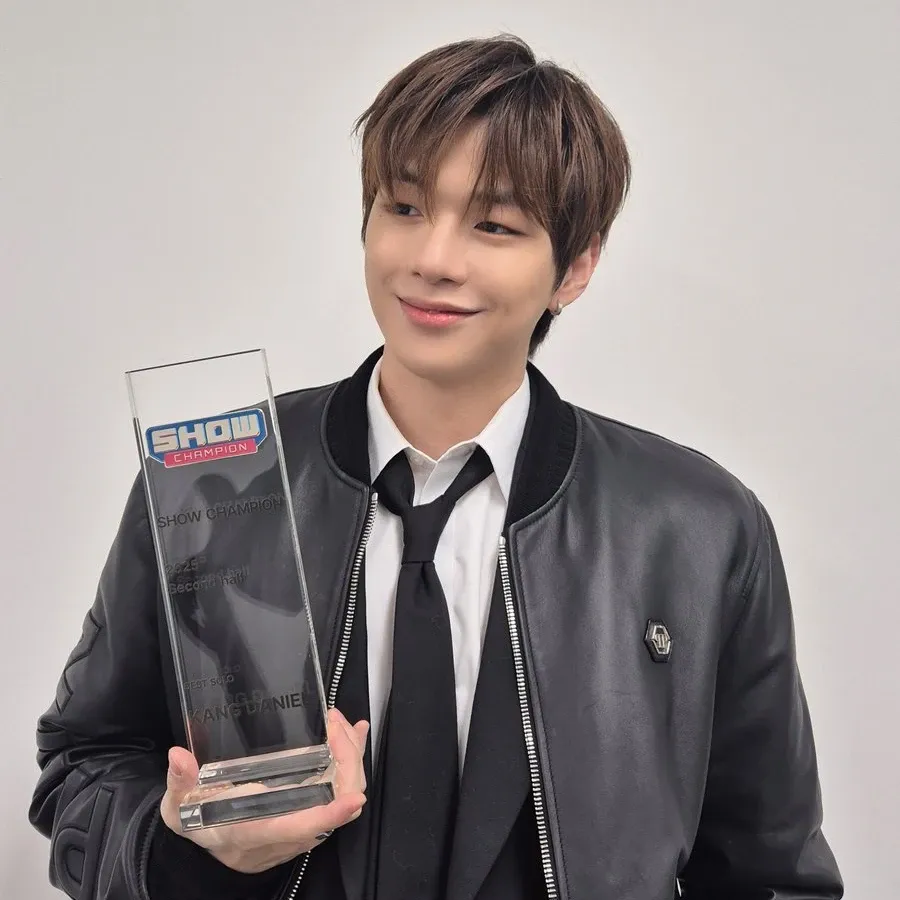 강다니엘의 비하인드 컷