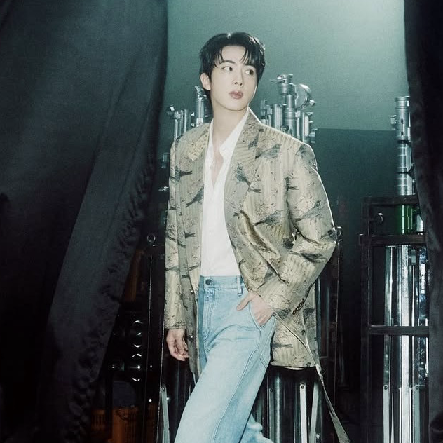 진 (방탄소년단) 최근 활동샷