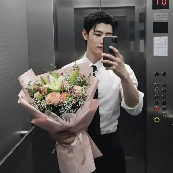 Foto terbaru Sunghoon (ENHYPEN)