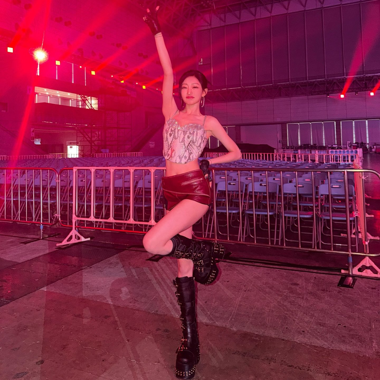 Behind-the-scenes cut of Julie (KISS OF LIFE)