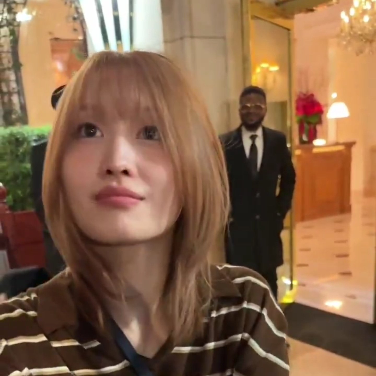 モモ (TWICE)の舞台裏ショット