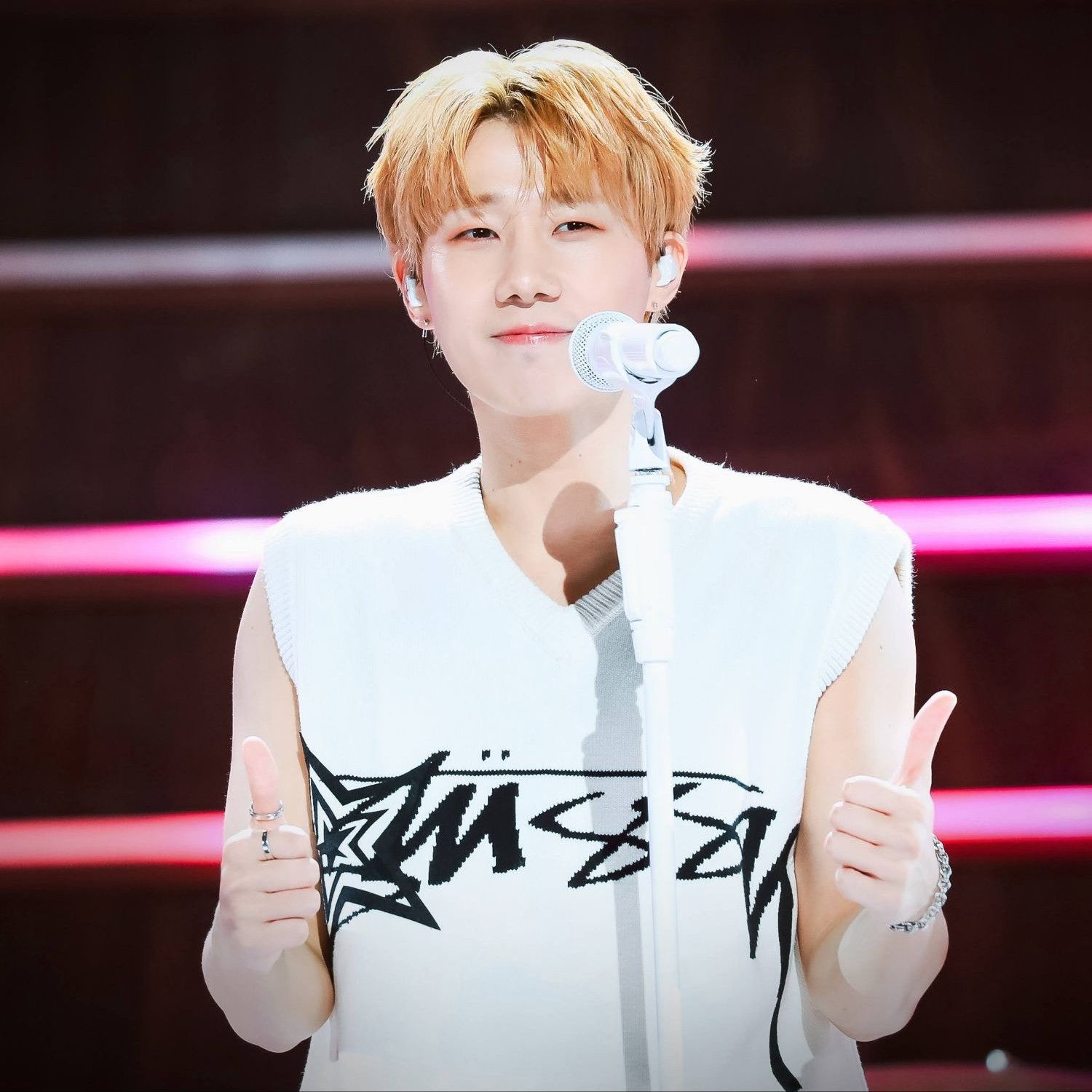 A moment captured by Sungkyu (INFINITE)'s fan