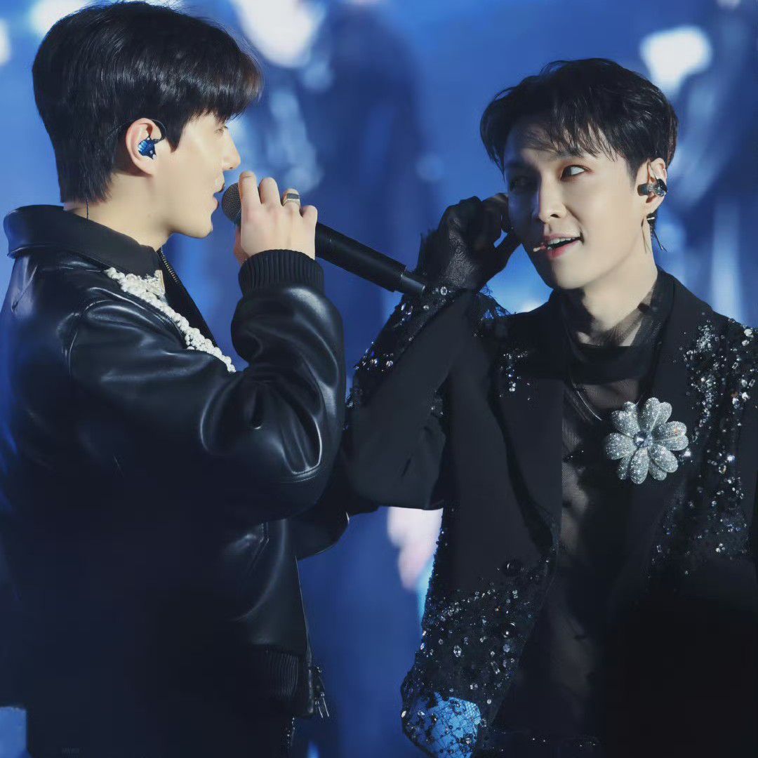 Recent activity shot of Lay (EXO)