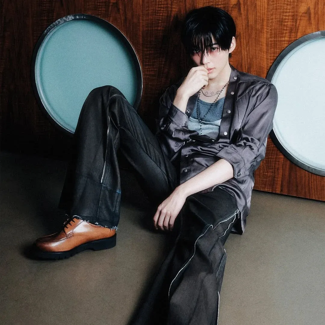 Recent activity shot of Sung Hanbin (ZEROBASEONE)