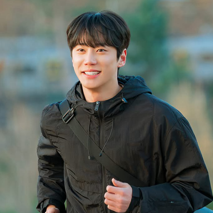 Behind-the-scenes cut of Lee Junyoung
