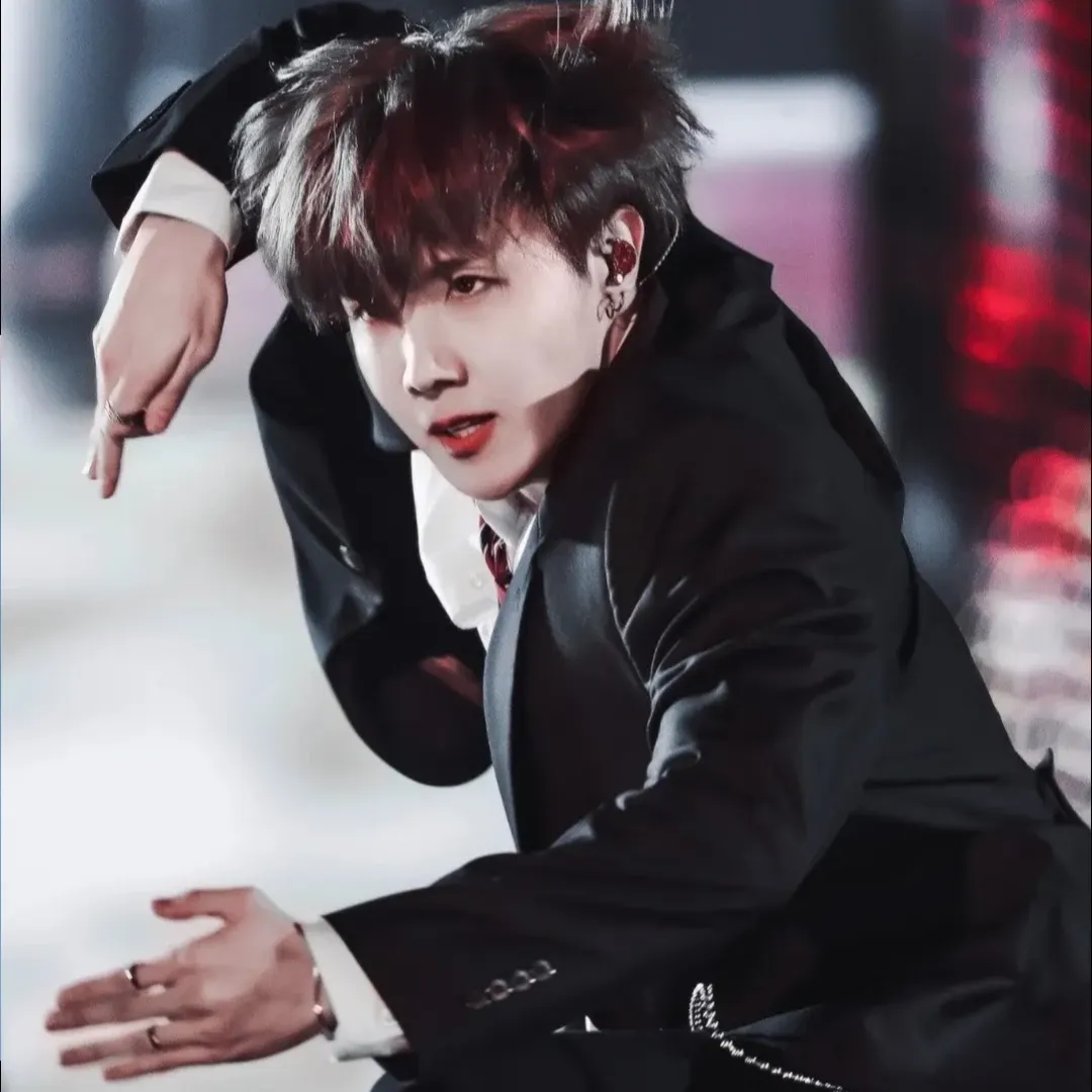 Momen yang diabadikan oleh penggemar j-hope (BTS)
