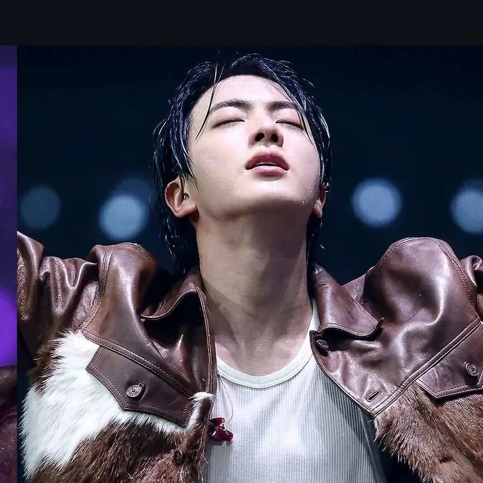 Foto aktivitas terbaru Jin (BTS)