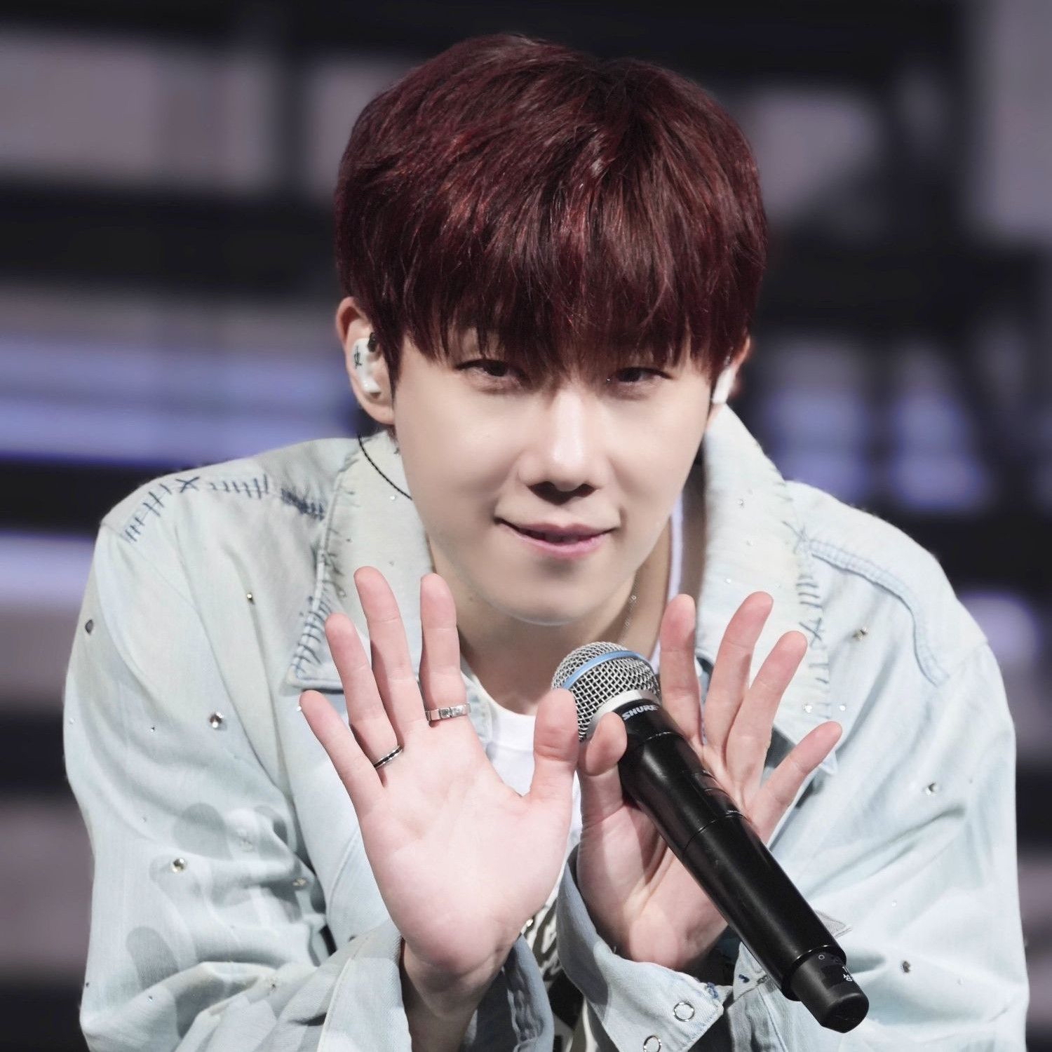 A moment captured by Sungkyu (INFINITE)'s fan